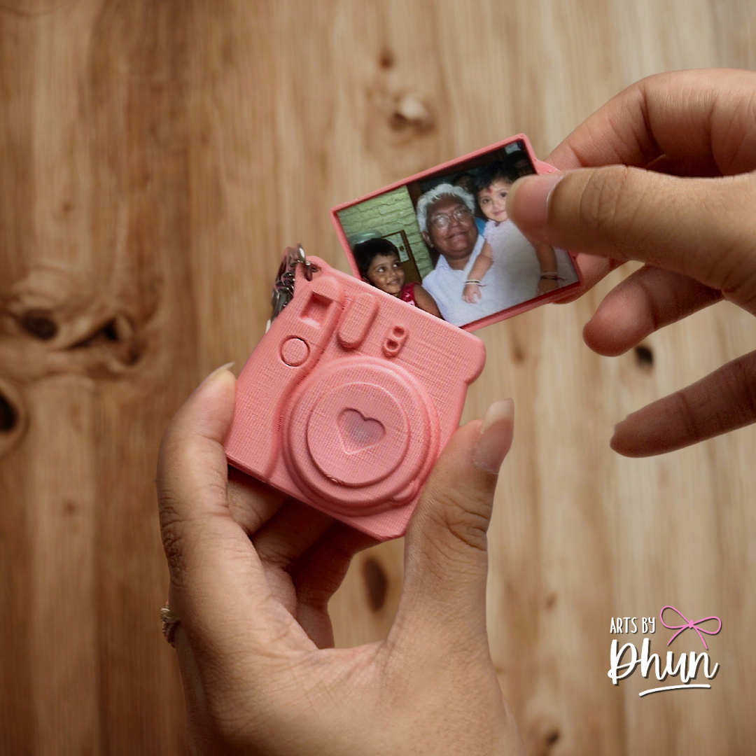 Polaroid camera photo key chain